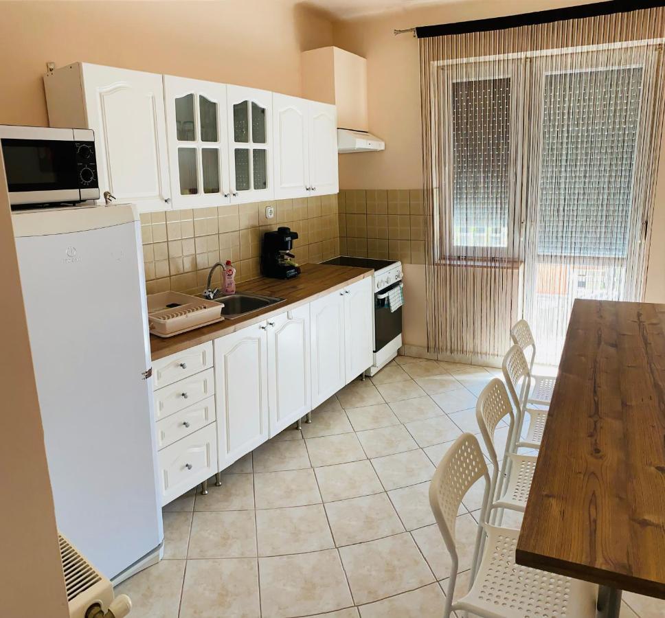 Pandora Pool Apartman Hajdúszoboszló Eksteriør billede