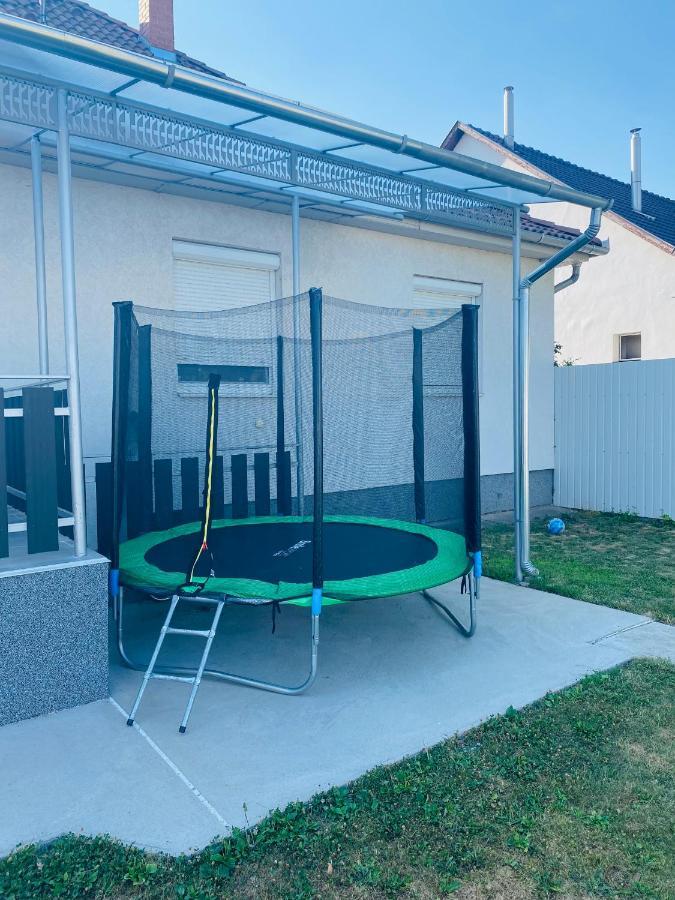 Pandora Pool Apartman Hajdúszoboszló Eksteriør billede